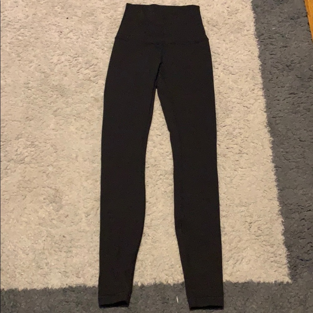 Wunder-Under Lululemon high waisted leggings.
